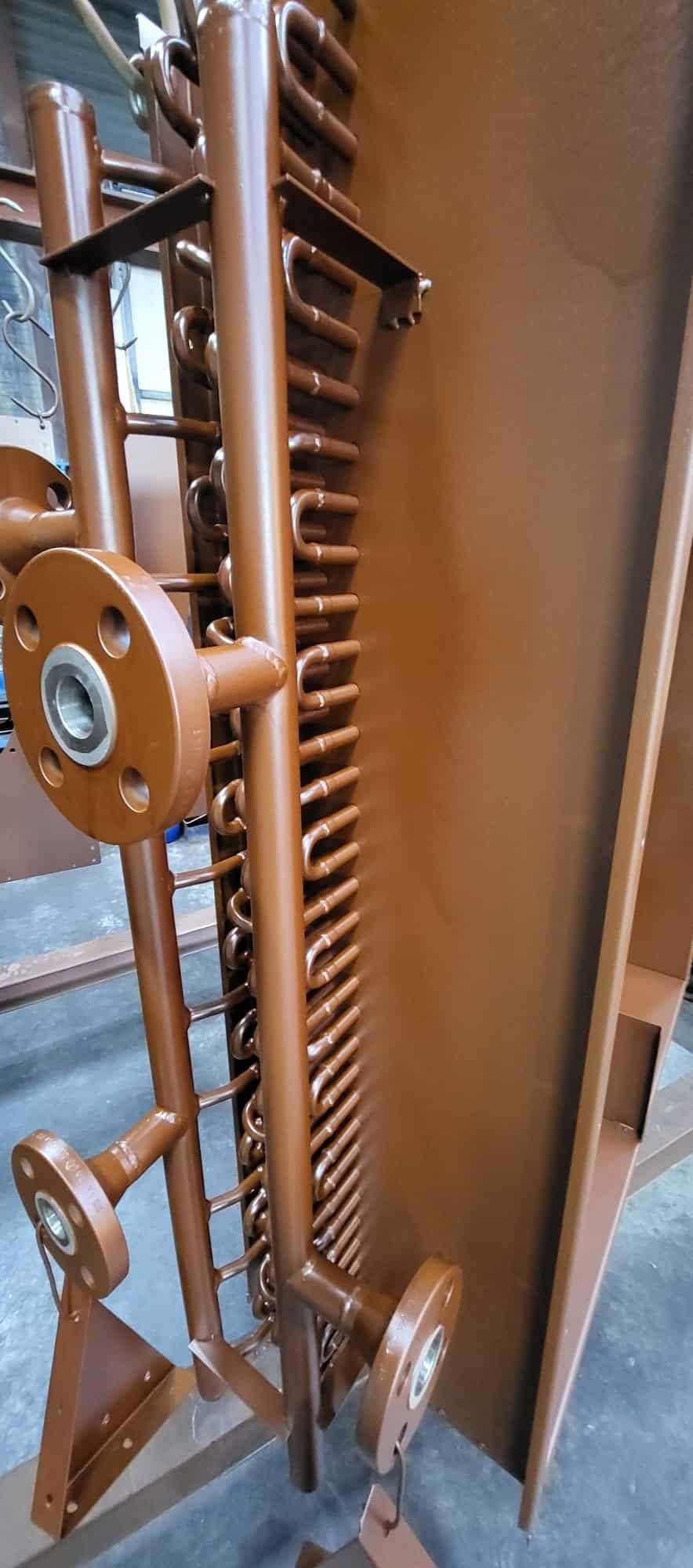 Gecoate flensaansluitingen en verzamelbuizen van een warmtewisselaar, illustratie bij coating van pipespools en koelwaterbuizen